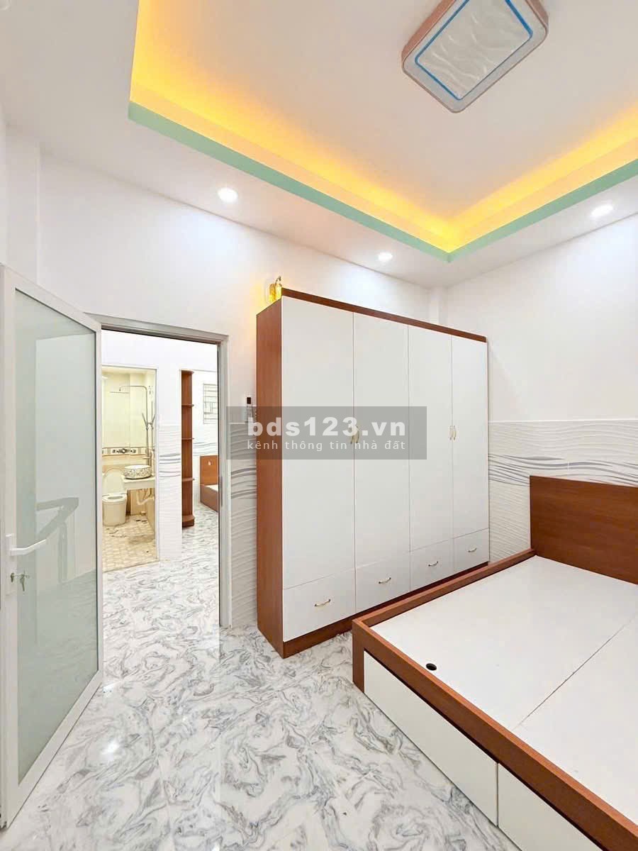Nhà Đẹp - 1 Lầu, Mới Hoàn Thiện - Xe Hơi Đậu Kế Nhà