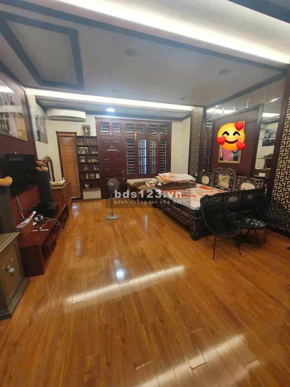 Nhà phố Tân Mai, Hoàng Mai 85m 5 Tầng MT5m KD ô tô tránh. 24.8 tỷ. LH 0866429734