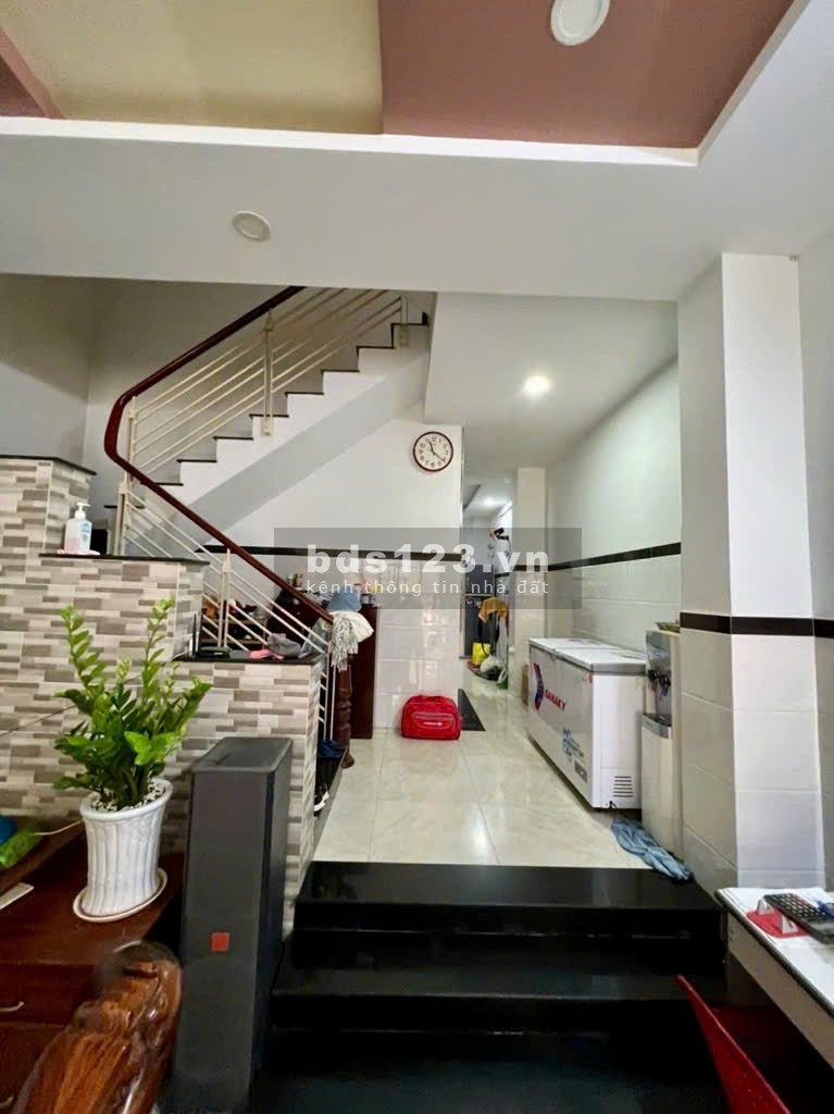Nhà MT 5 Tầng có Thang Máy, dtsd 500m2, giá 9,5 Tỷ, Tân Thới Nhất, Q12