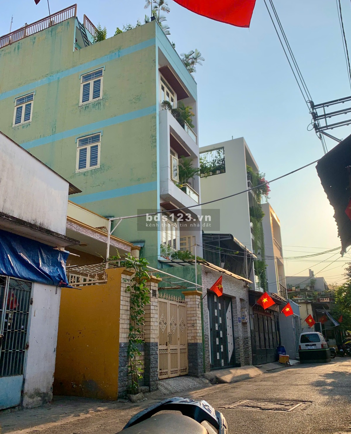 Nhà MT 5 Tầng có Thang Máy, dtsd 500m2, giá 9,5 Tỷ, Tân Thới Nhất, Q12