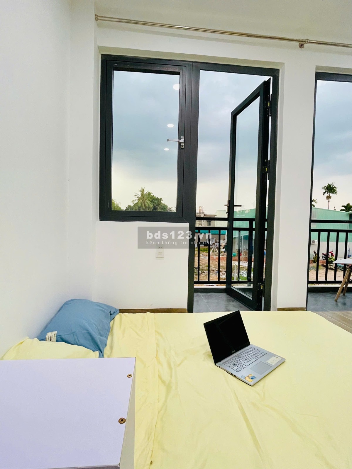 Khai trương căn hộ ban công nội thất cao cấp, cửa vân tay xin xò