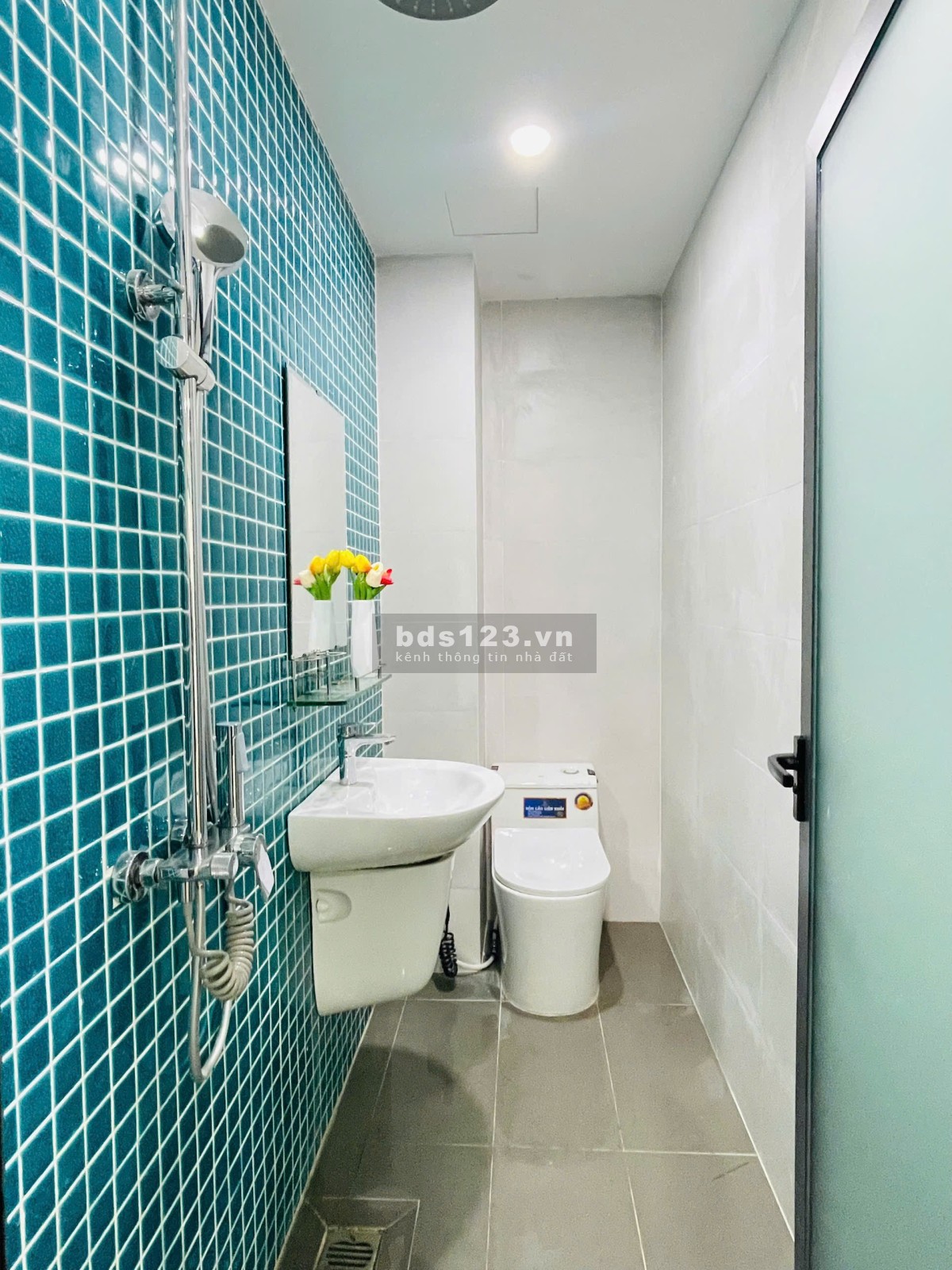 Khai trương căn hộ ban công nội thất cao cấp, cửa vân tay xin xò