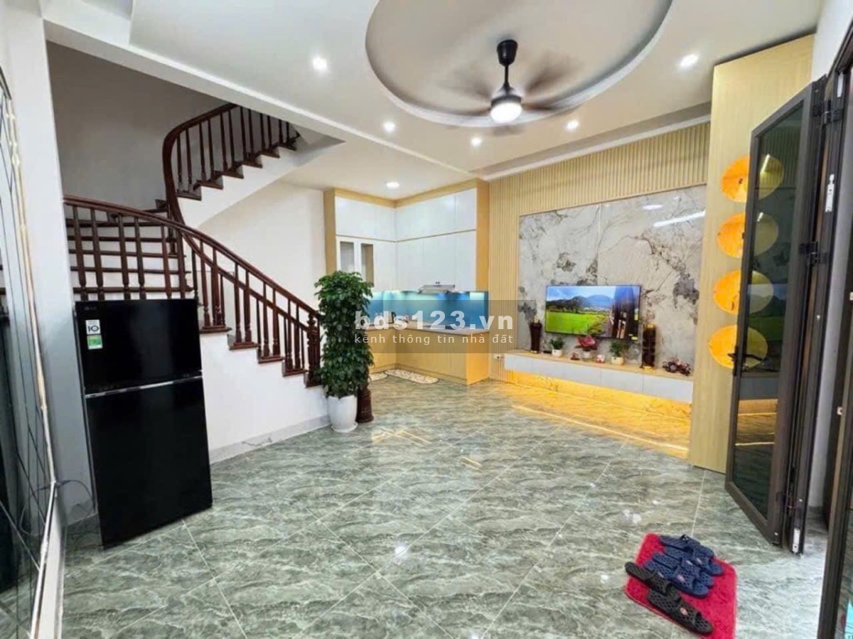 Chính chủ cần bán nhà Lĩnh Nam. Dt 34m2 chỉ hơn 5 TỶ, giá đầu tư, gần trường chợ, tiện ích ngập trà