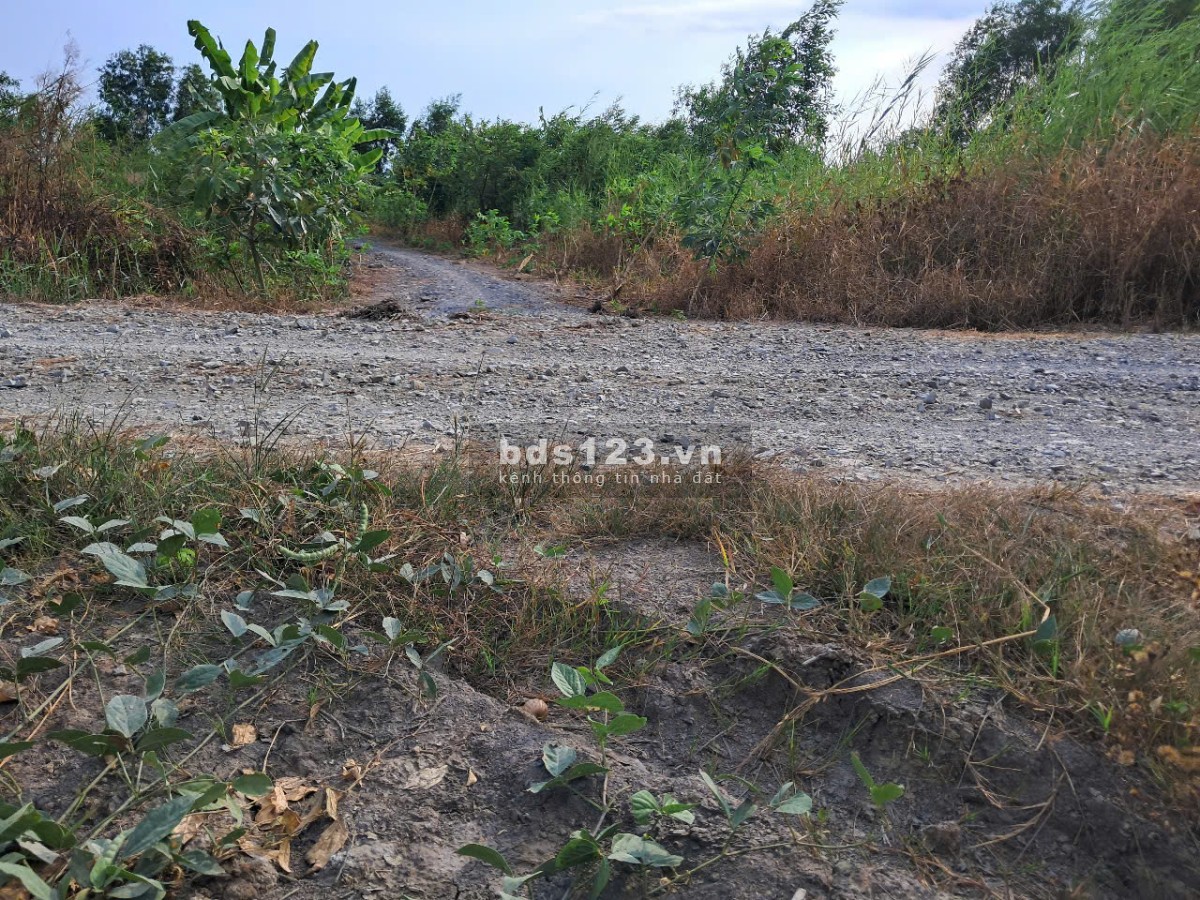 Bán lô đất 2 mặt tiền trước sau, view kênh, ngang 7m x 75m gia 1ty050