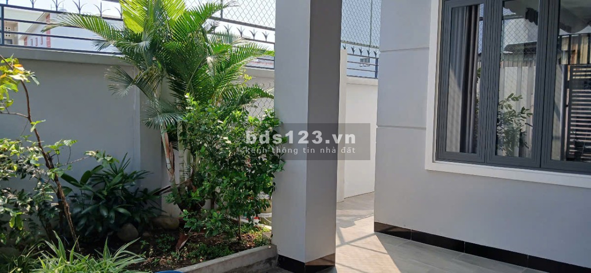 Căn BIỆT THỰ 3 TẦNG. Đ. Trần Văn Hiển, Trung An, TP Mỹ Tho. Hẻm Ô tô lưu thông 2 chiều.