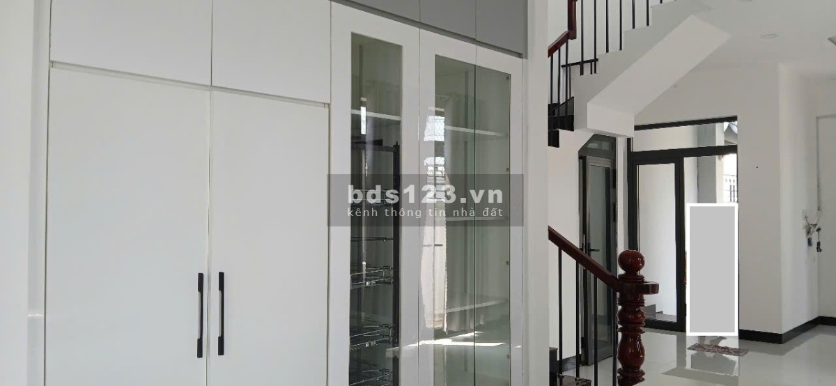 Căn BIỆT THỰ 3 TẦNG. Đ. Trần Văn Hiển, Trung An, TP Mỹ Tho. Hẻm Ô tô lưu thông 2 chiều.