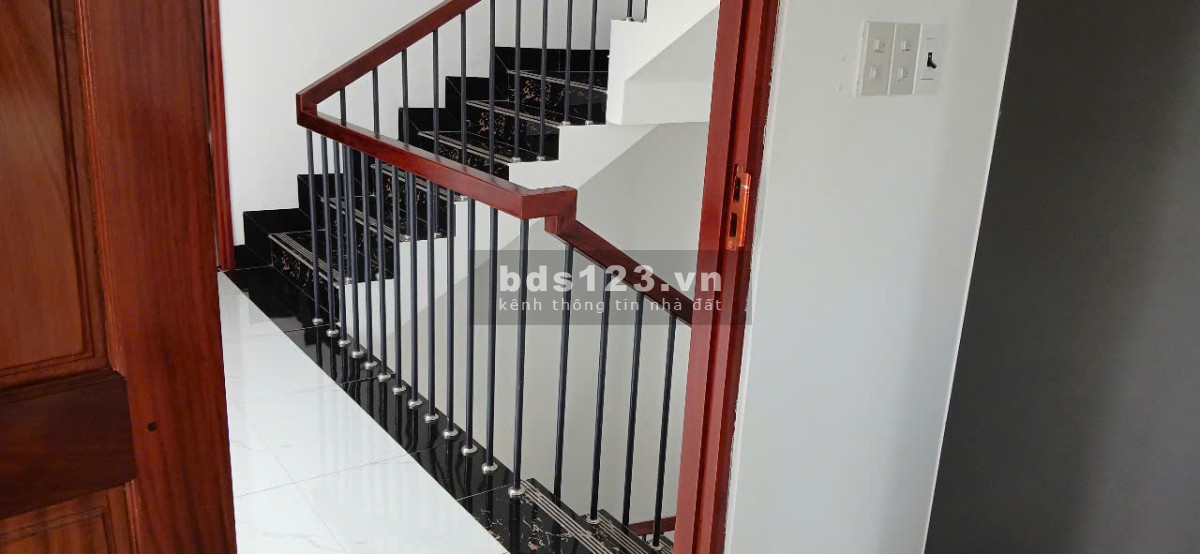 Căn BIỆT THỰ 3 TẦNG. Đ. Trần Văn Hiển, Trung An, TP Mỹ Tho. Hẻm Ô tô lưu thông 2 chiều.
