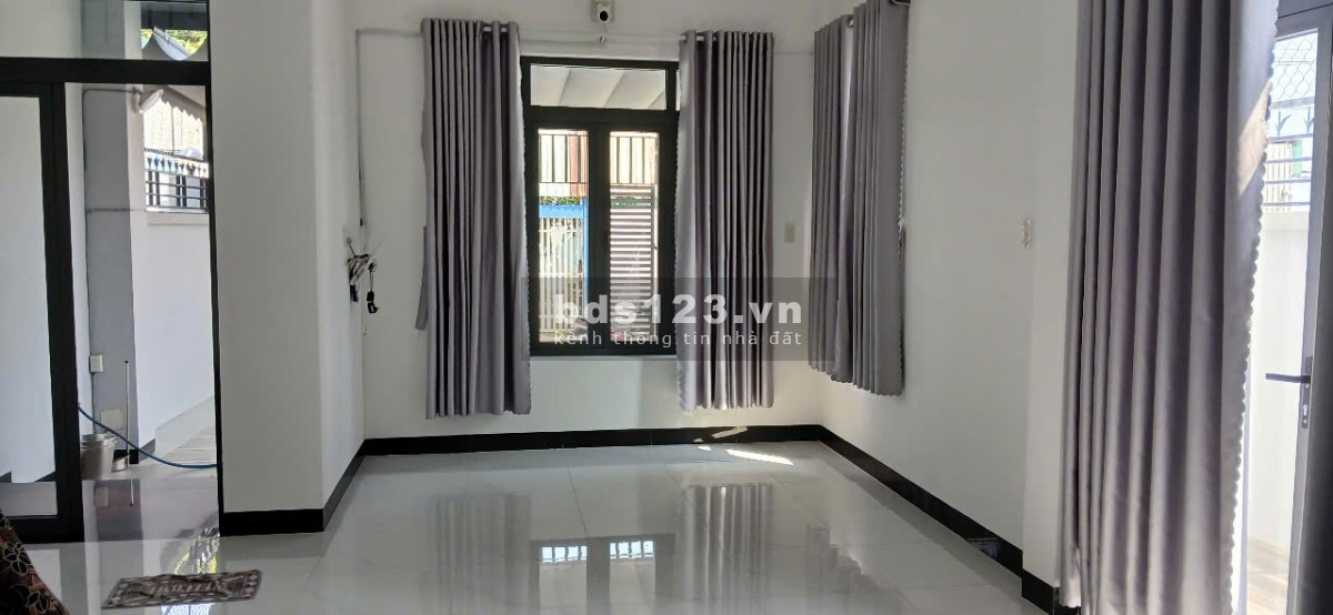 Căn BIỆT THỰ 3 TẦNG. Đ. Trần Văn Hiển, Trung An, TP Mỹ Tho. Hẻm Ô tô lưu thông 2 chiều.