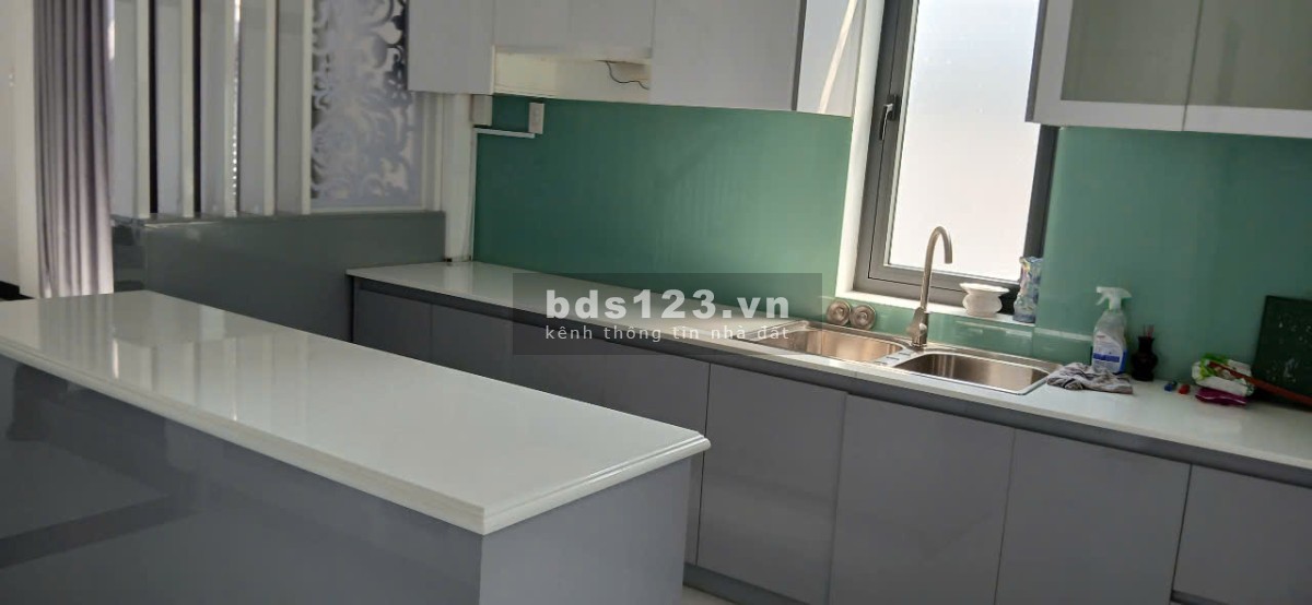 Căn BIỆT THỰ 3 TẦNG. Đ. Trần Văn Hiển, Trung An, TP Mỹ Tho. Hẻm Ô tô lưu thông 2 chiều.