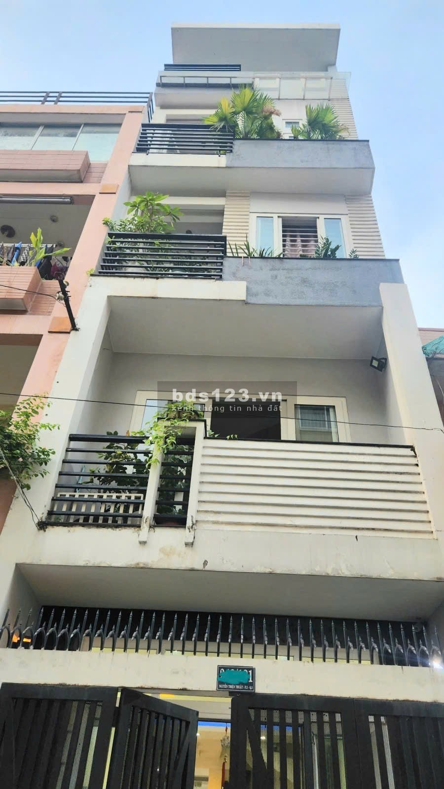 Bán nhà Quận 3 – 4.1m x 18m – 5 tầng – Hẻm xe tải – Ô tô vào nhà – Thích hợp kinh doanh