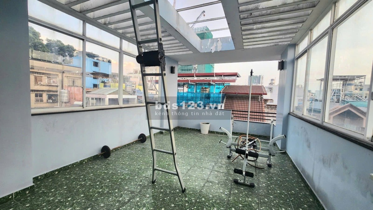 Bán nhà Quận 3 – 4.1m x 18m – 5 tầng – Hẻm xe tải – Ô tô vào nhà – Thích hợp kinh doanh