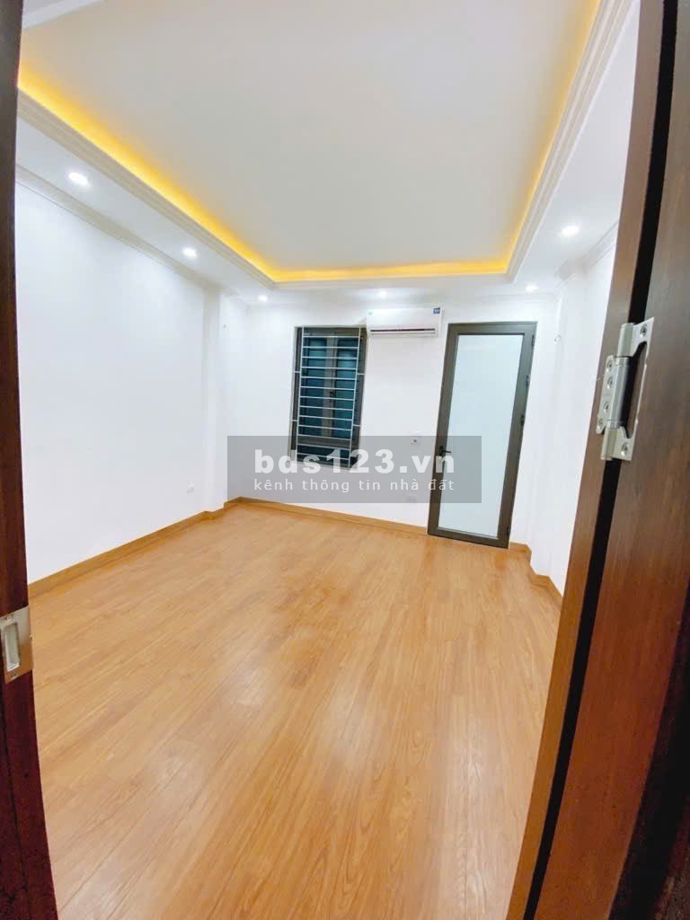 NHÀ MỚI 5 TẦNG , 6 PHÒNG NGỦ - PHỐ - VĨNH HƯNG - HOÀNG MAI CHỈ HƠN 5 TỶ - ô tô đỗ gần nhà