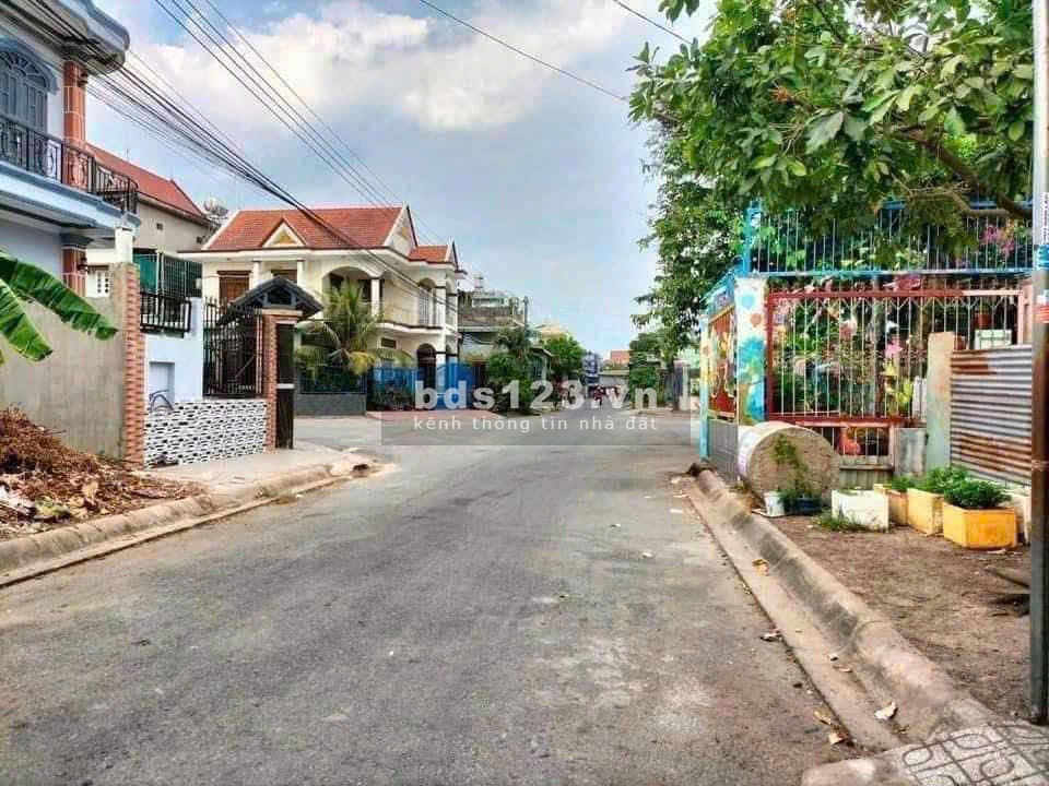 Bán lô đất 7mx18m, đường Tỉnh Lộ 8, giá chỉ 640 triệu.