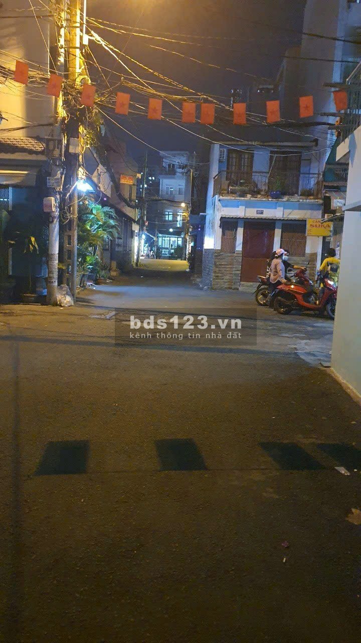 Cho thuê nhà nhỏ riêng biệt Bà Hom, Quận 6, hẻm xe hơi đến nhà