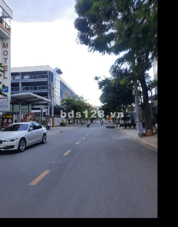 Mặt tiền kinh doanh đa ngành nghề sát Go với Coopmart, 3 tầng, 80m, đường 10m, giá 9.9 tỷ.