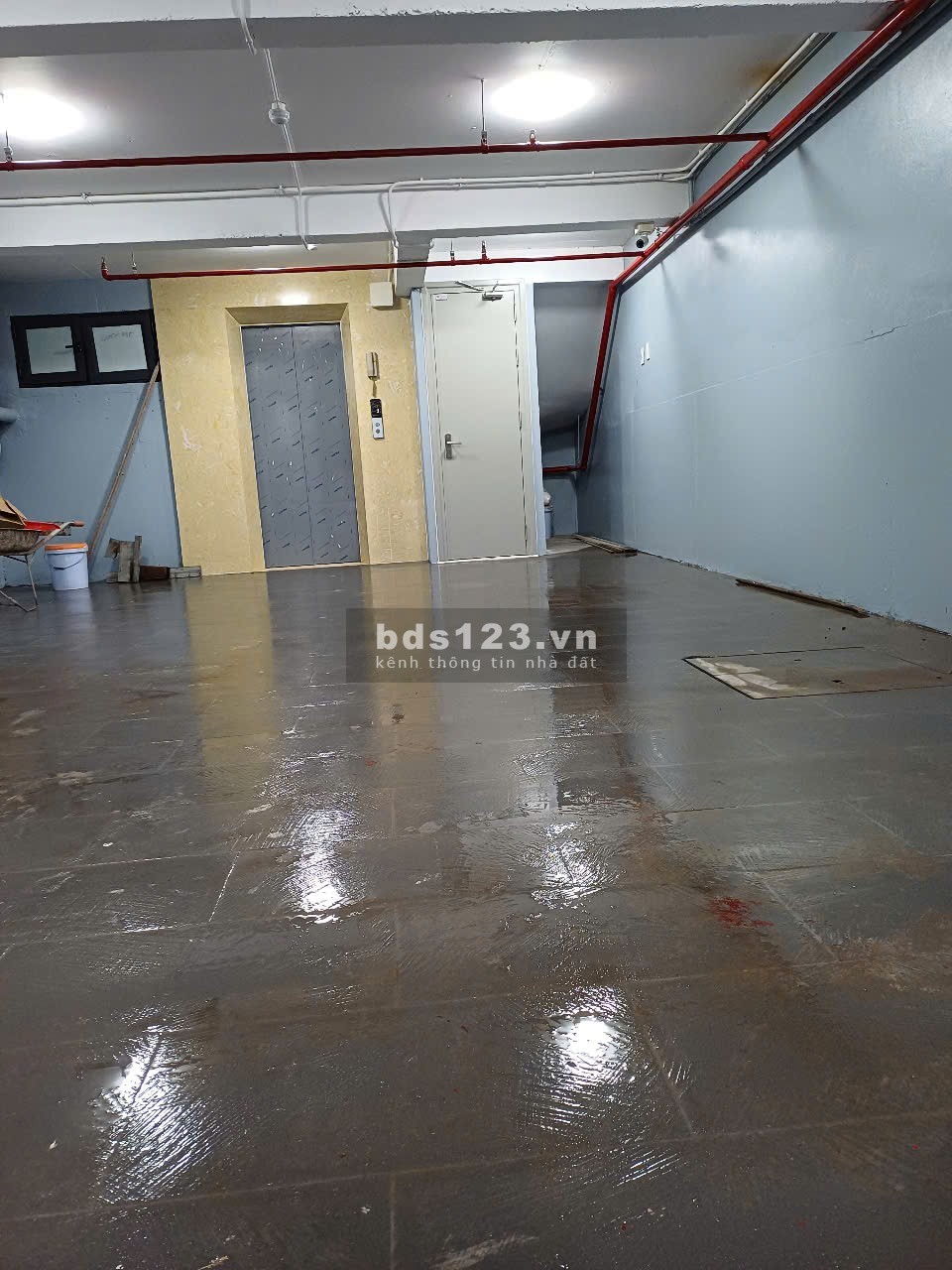 Tòa nhà văn phòng, thang máy, hộ gia đình khép kín, Xuân Đỉnh 80m2 x 6T, 8 triệu/sàn
