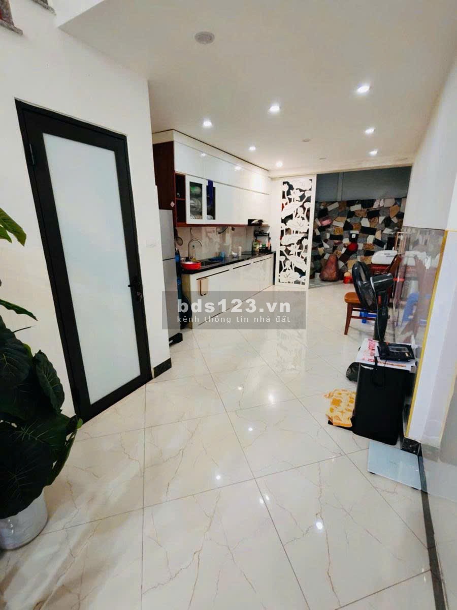 Nhà Nguyễn Đức Cảnh Hoàng Mai. DT 45m2 MT 3,5m 5 Tầng. Nhà đẹp, ô tô ngay cửa. 11.3Tỷ