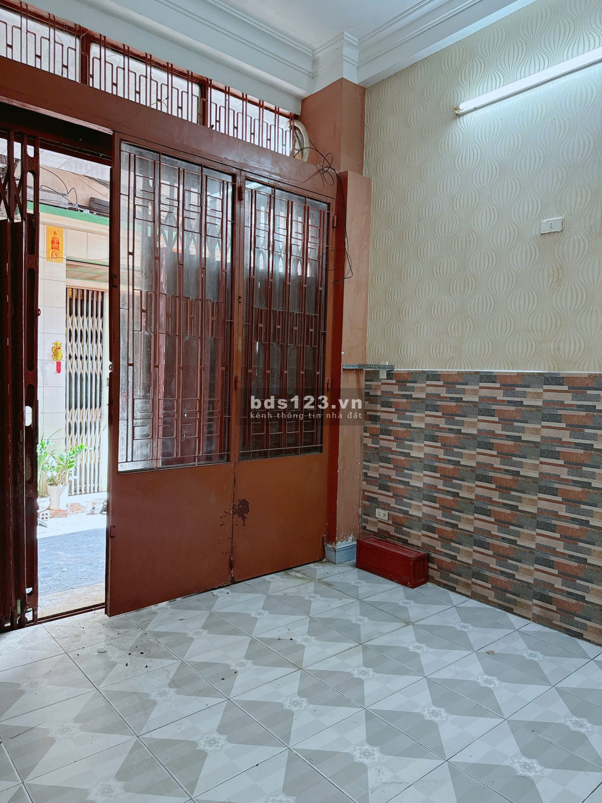 Cho con Du học Tôi cần bán gấp Căn nhà 4 Tầng - 5 PN, Đường Cao Văn Lầu giá 5.5 Tỷ