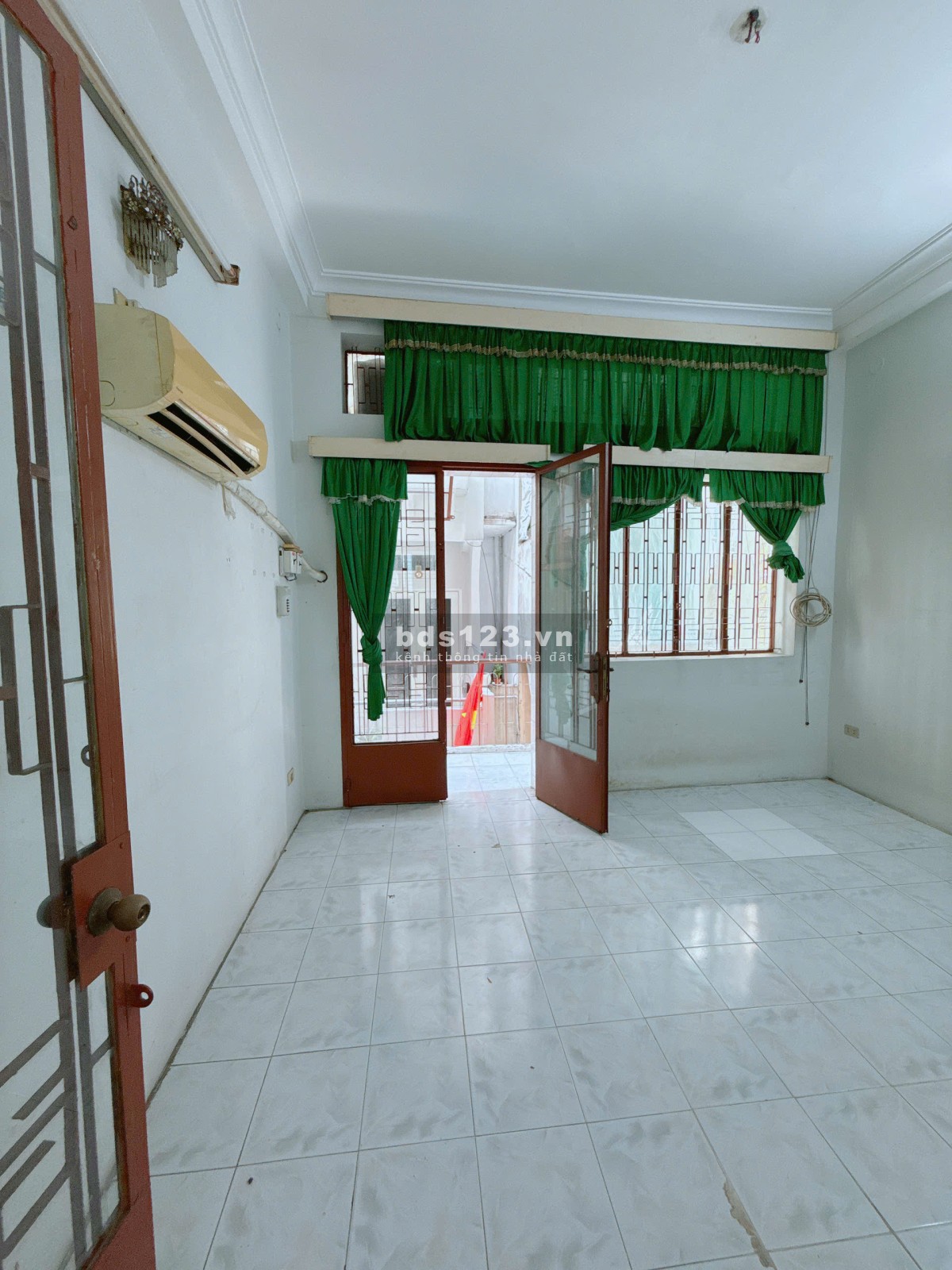 Cho con Du học Tôi cần bán gấp Căn nhà 4 Tầng - 5 PN, Đường Cao Văn Lầu giá 5.5 Tỷ