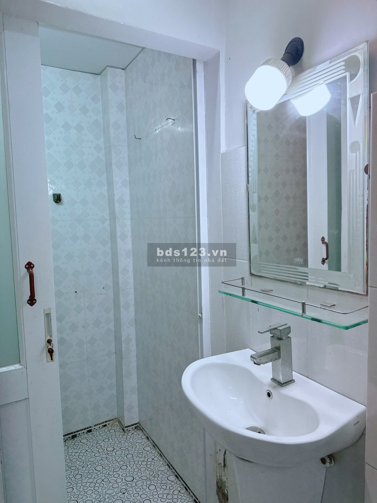 Cho con Du học Tôi cần bán gấp Căn nhà 4 Tầng - 5 PN, Đường Cao Văn Lầu giá 5.5 Tỷ