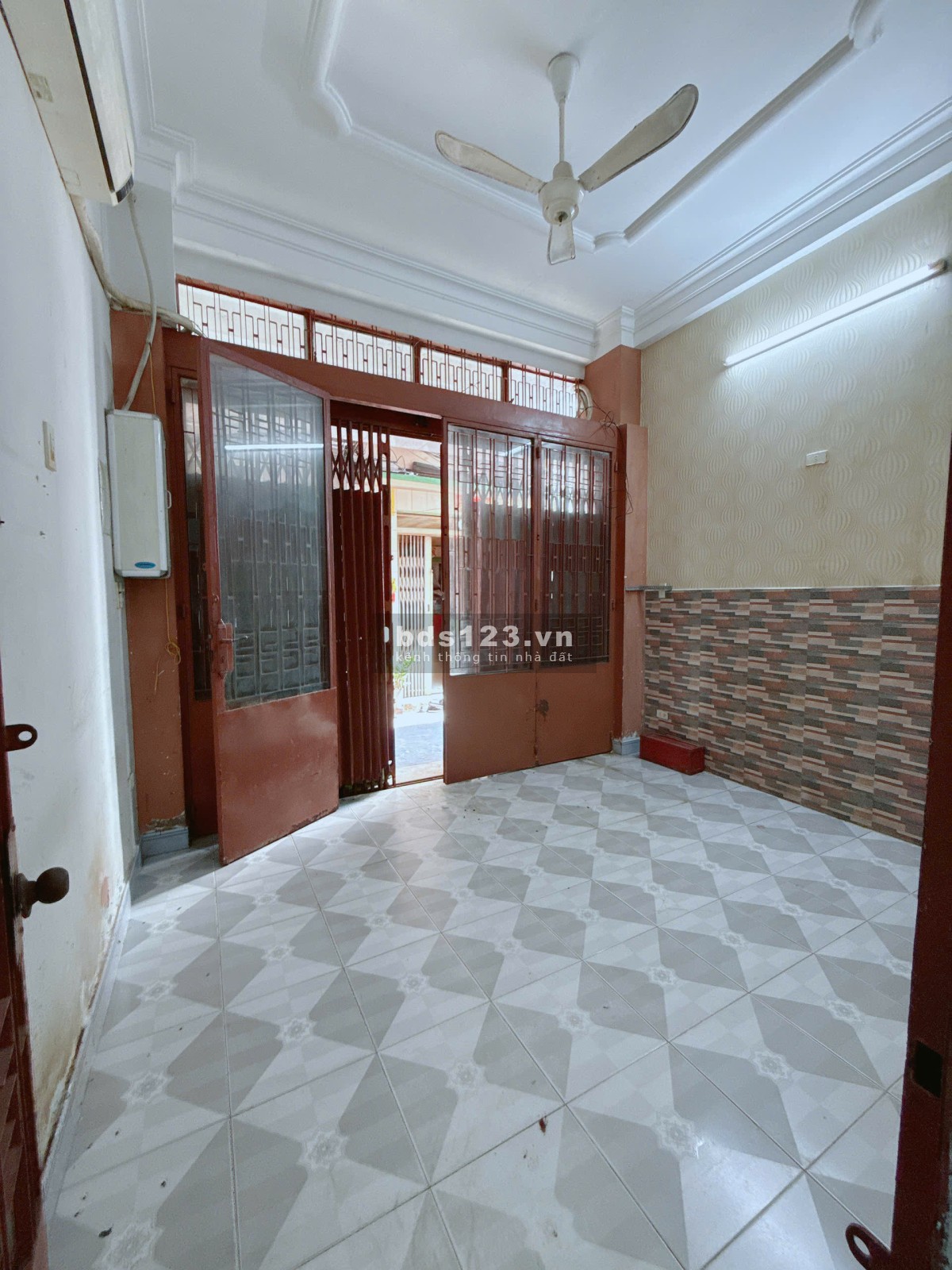 Cho con Du học Tôi cần bán gấp Căn nhà 4 Tầng - 5 PN, Đường Cao Văn Lầu giá 5.5 Tỷ