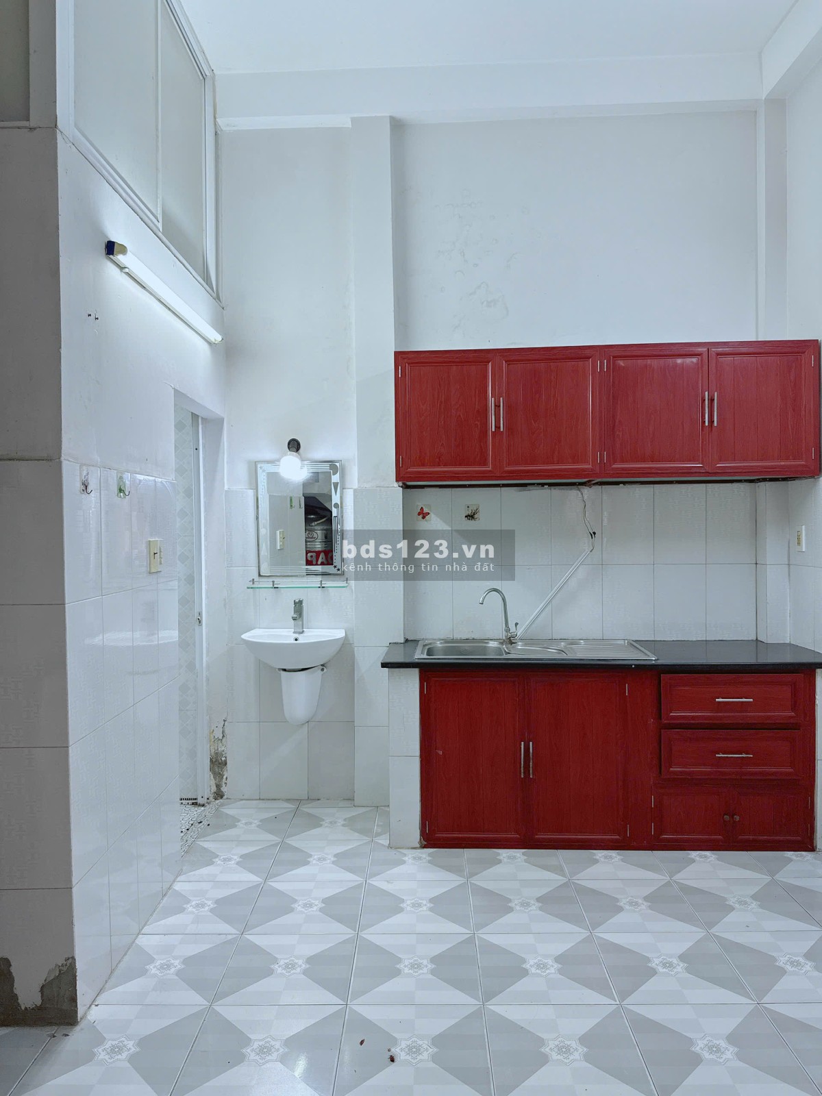 Cho con Du học Tôi cần bán gấp Căn nhà 4 Tầng - 5 PN, Đường Cao Văn Lầu giá 5.5 Tỷ