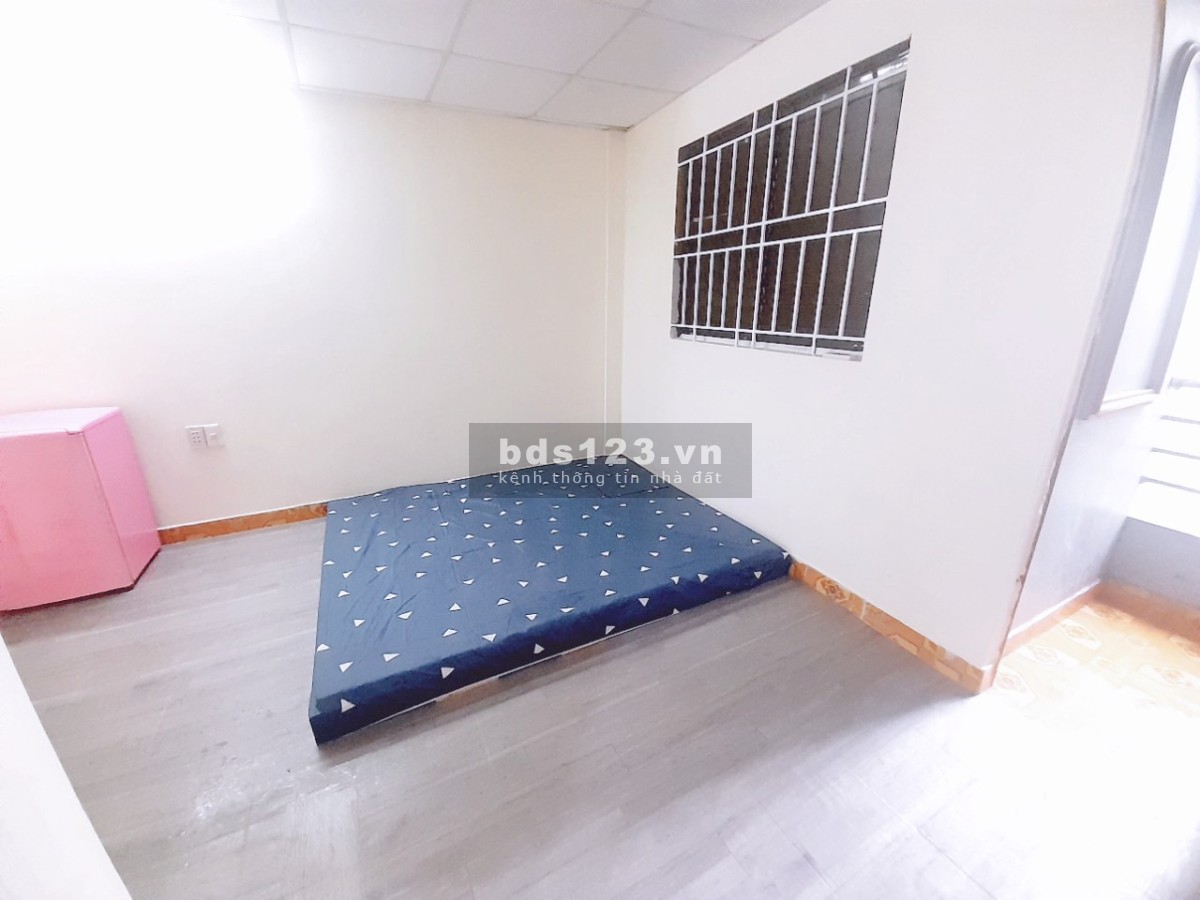 Phòng trọ có ban công rộng 25m², full nội thất, trung tâm Quận 1, 3, 5