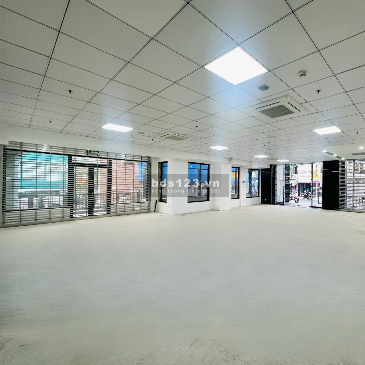 (Chính chủ) Cho thuê mặt văn phòng doanh trệt 130m2 - 84 Huỳnh Văn Bánh, Phường 15, Quận Phú Nhuận