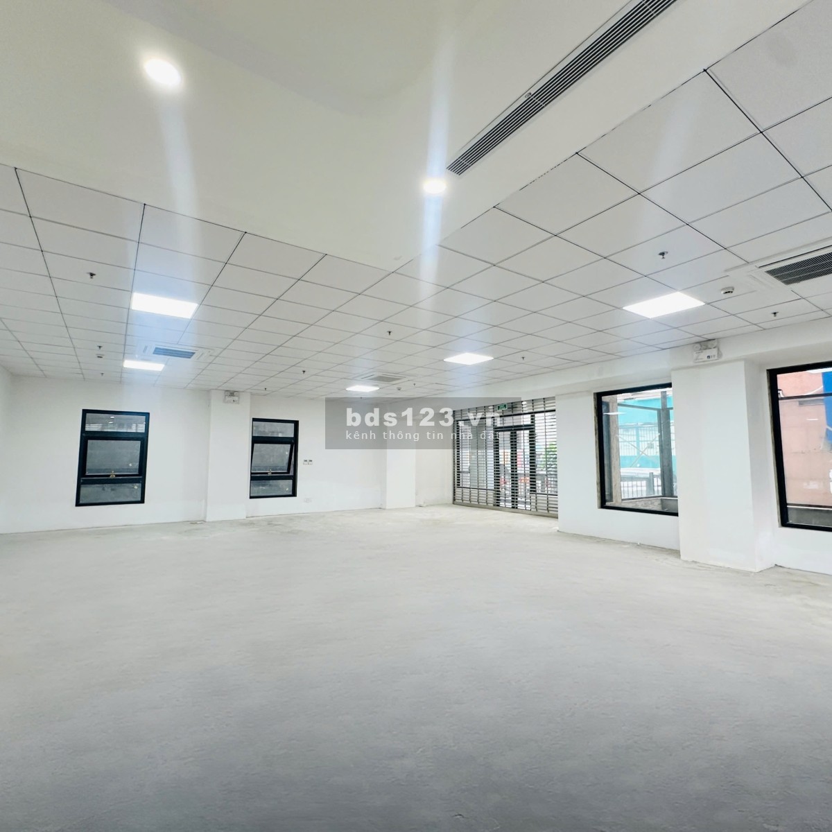 (Chính chủ) Cho thuê mặt văn phòng doanh trệt 130m2 - 84 Huỳnh Văn Bánh, Phường 15, Quận Phú Nhuận