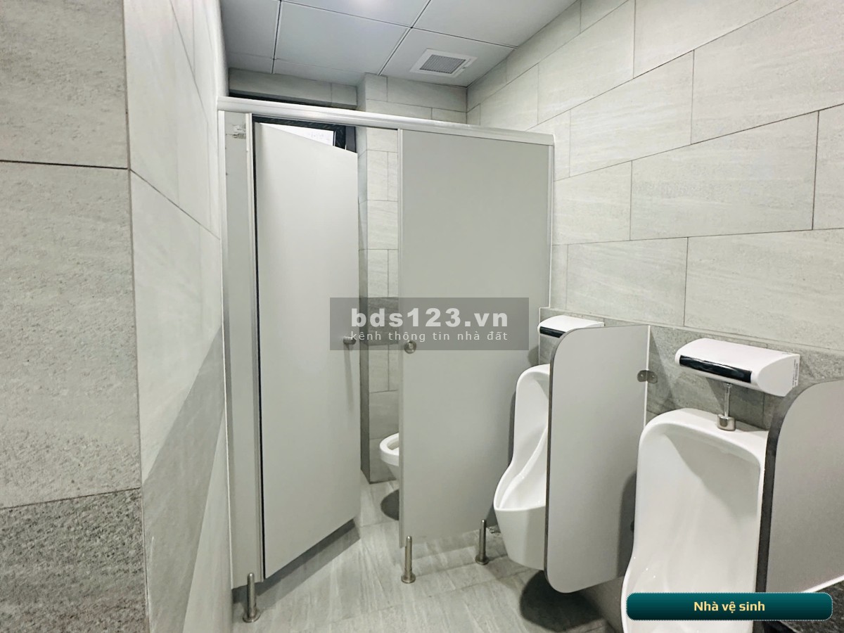 (Chính chủ) Cho thuê mặt văn phòng doanh trệt 130m2 - 84 Huỳnh Văn Bánh, Phường 15, Quận Phú Nhuận