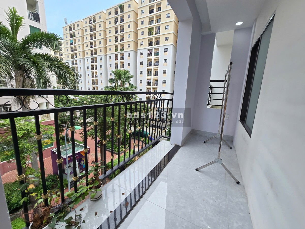 Cho thuê căn hộ dịch vụ full nội thất có ban công kế Cityland