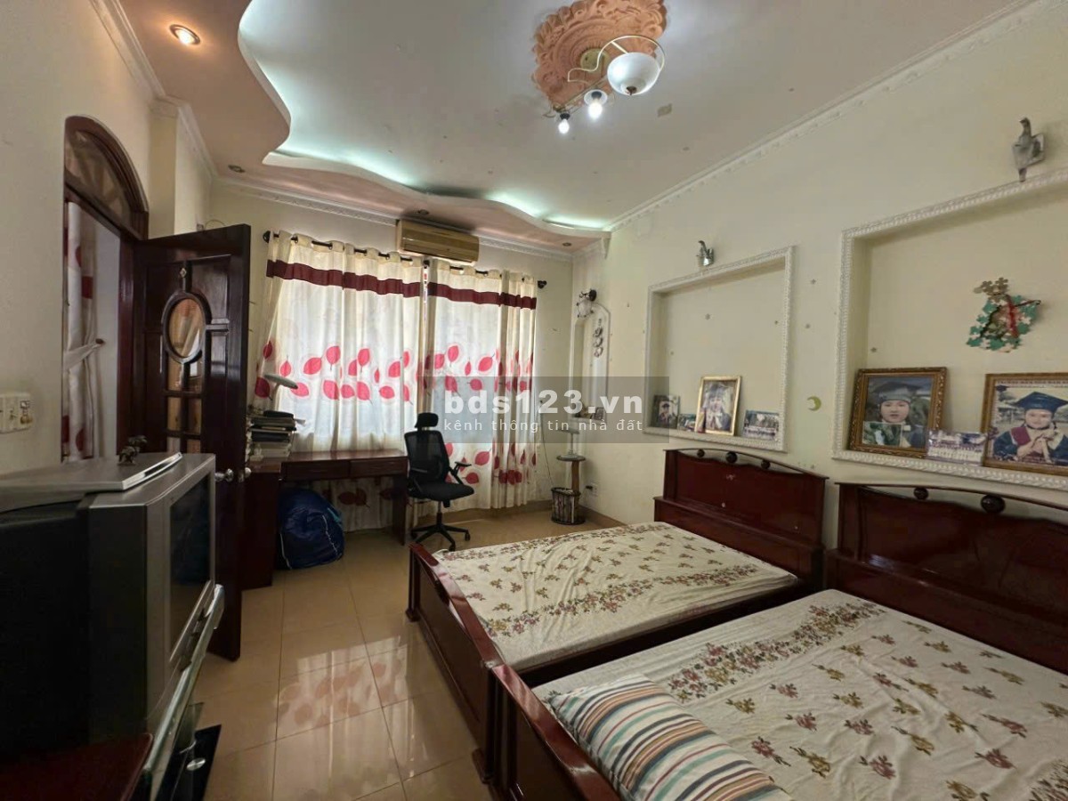 Kẹt bank hạ giá bán gấp trong tuần Biệt thự VIP 116 Huỳnh tấn Phát, Q7. DT 97m2. Giá chỉ 13,5tỷ.