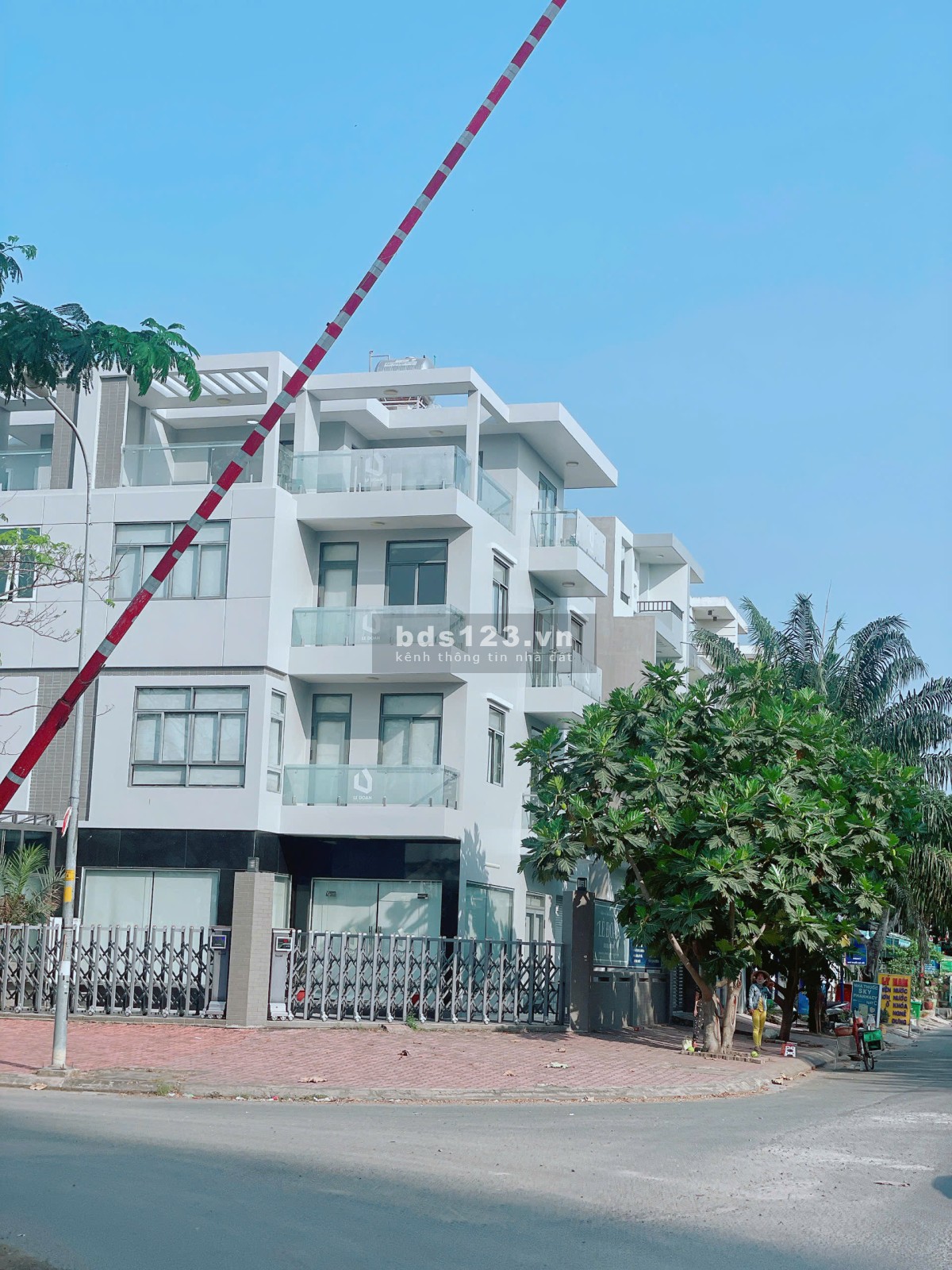 Định cư NN tôi cần bán gấp căn Biệt Thư 242m2 như hình giá 12,5 Tỷ KDC 13E sổ Hồng