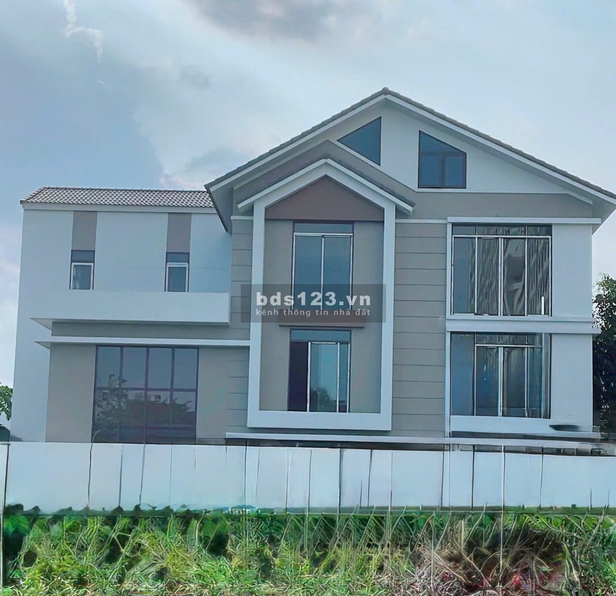 Định cư NN tôi cần bán gấp căn Biệt Thư 242m2 như hình giá 12,5 Tỷ KDC 13E sổ Hồng