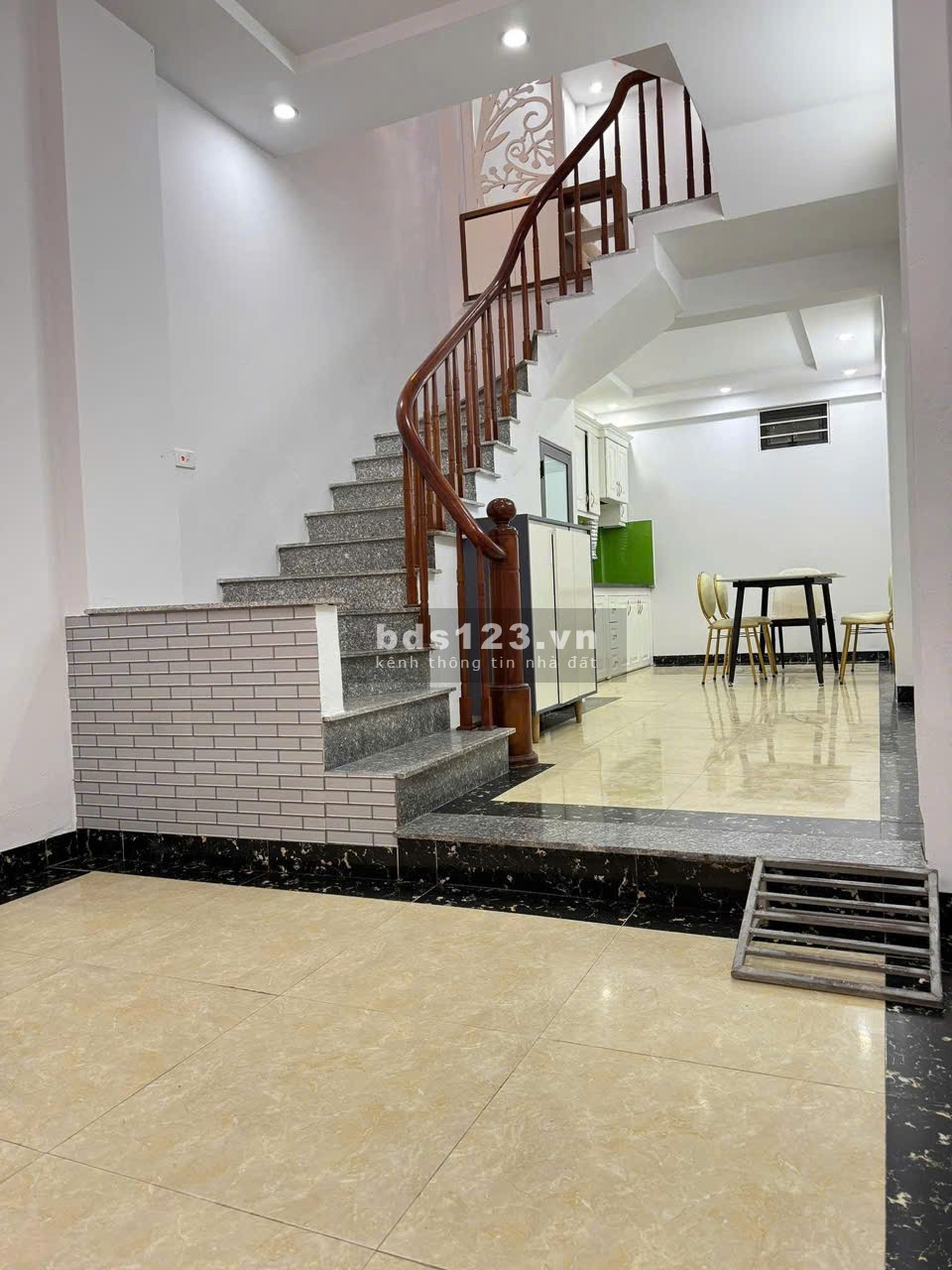 Chính chủ cần bán gấp nhà 4 tầng thiết kế hiện đại gần trường học