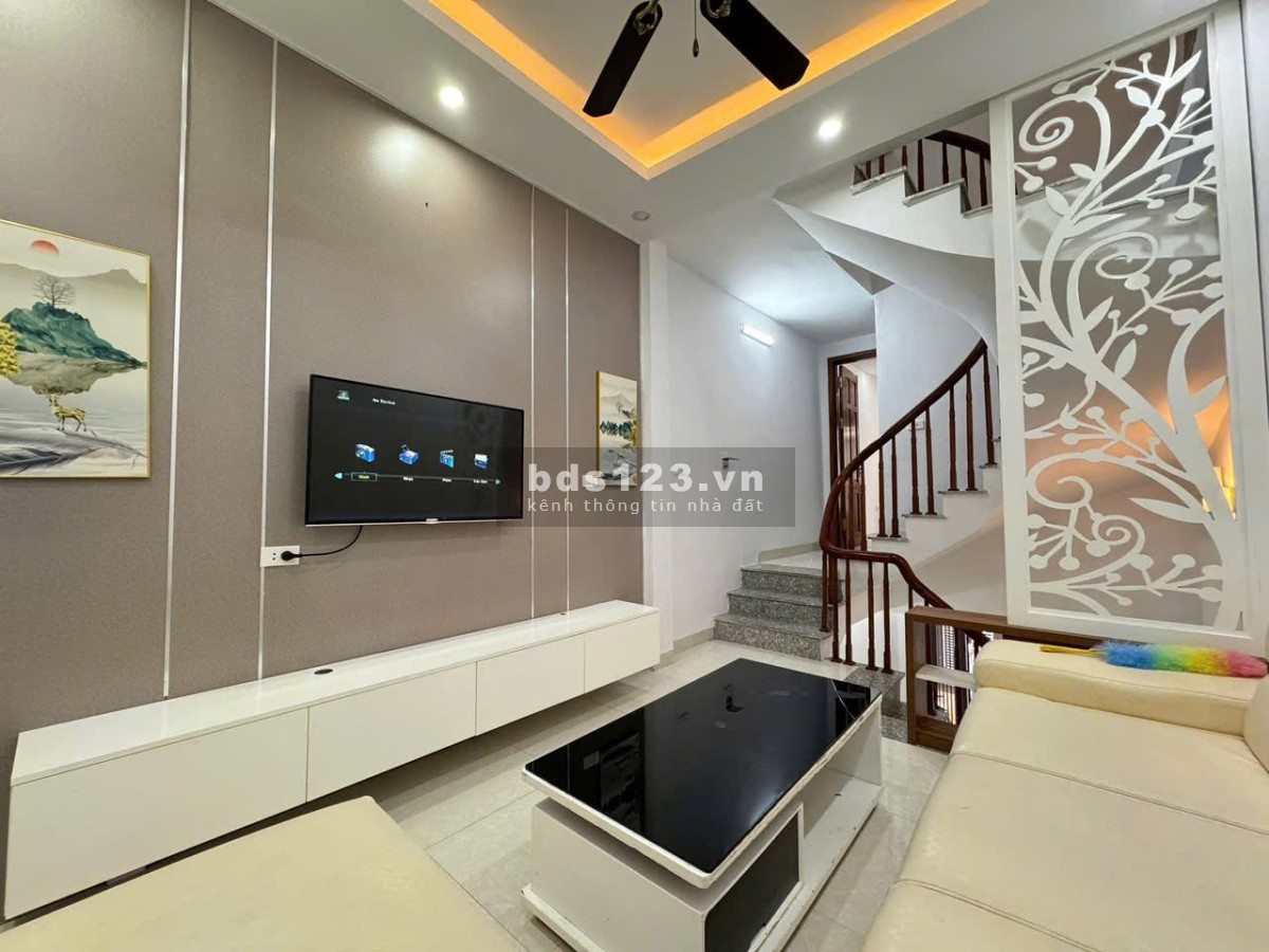 Chính chủ cần bán gấp nhà 4 tầng thiết kế hiện đại gần trường học
