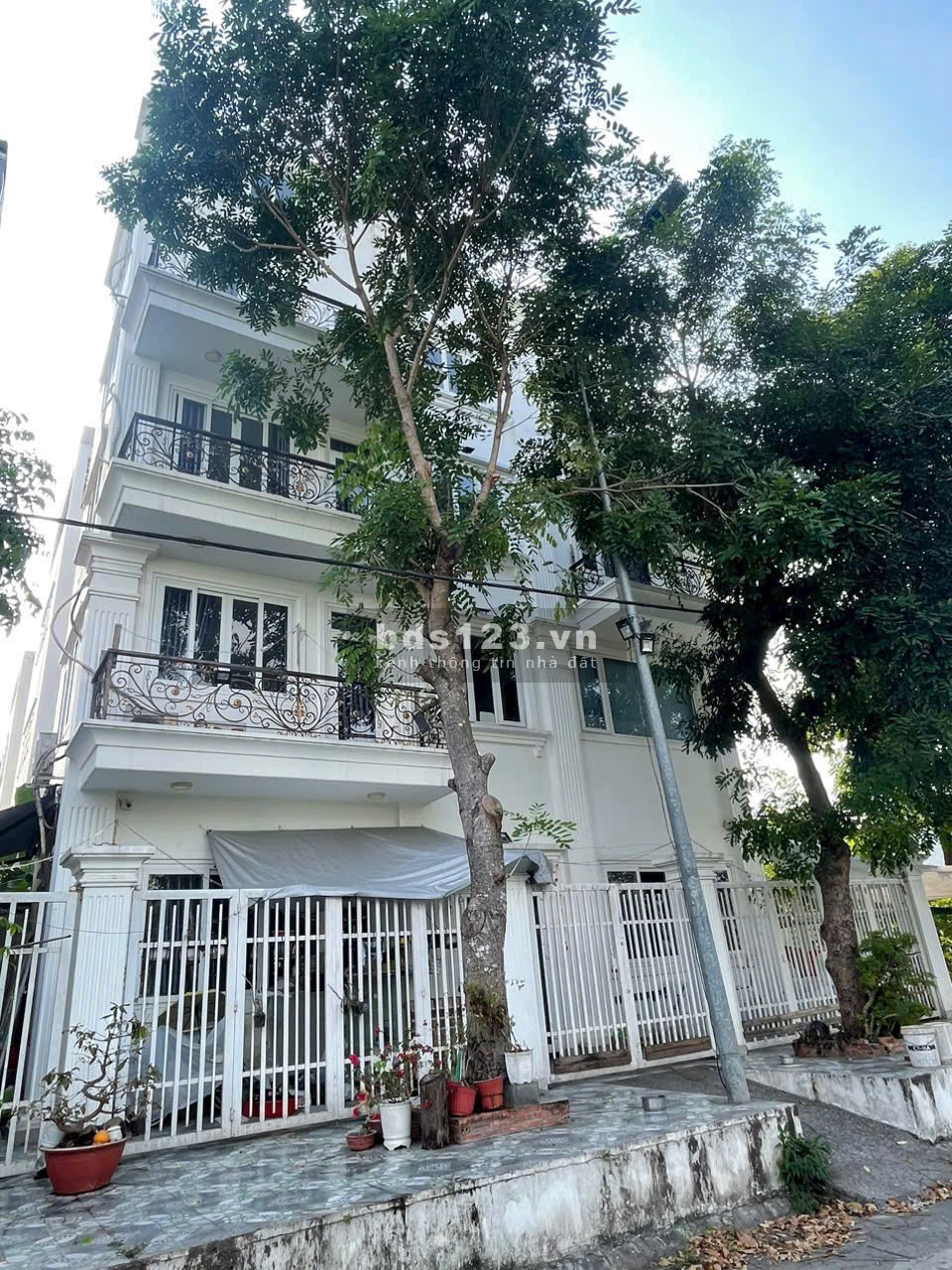 Cần bán căn nhà phố gắn 2 mặt tiền KDC 13C Greenlife mặt tiền NVLinh