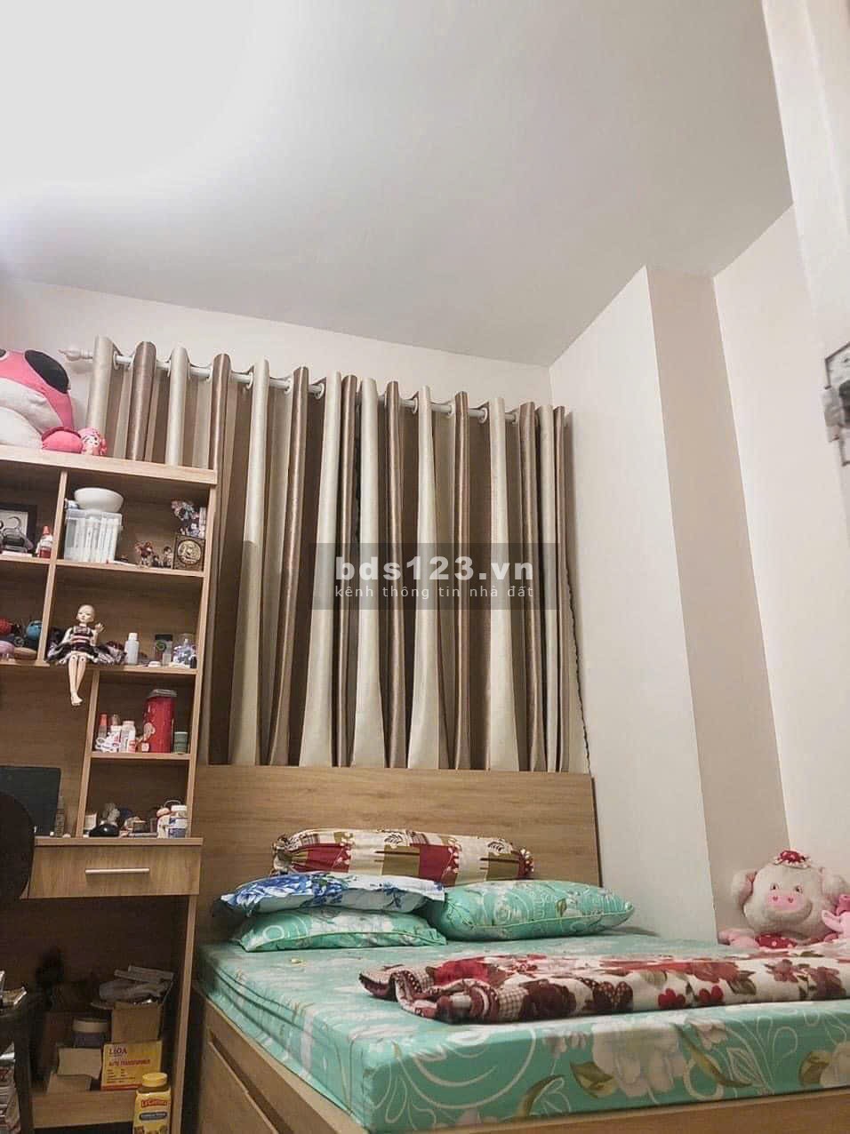Chung cư Miếu Nổi, Vũ Huy Tấn, BT: 11 triệu, 2p ngủ, có nội thất