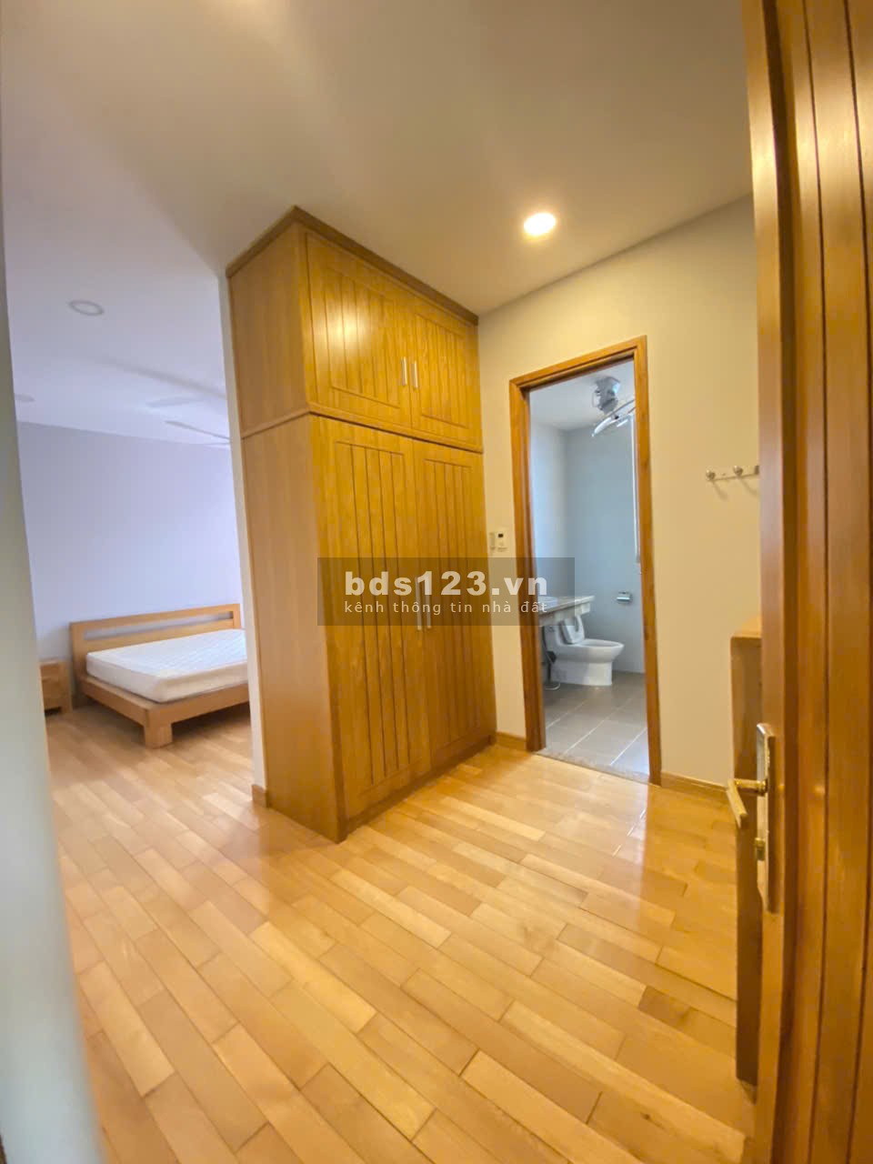 Cho thuê gấp biệt thự cao cấp RIVIERA COVE, 490m2 1 trệt 2 lầu 5PN Full nội thất, giá chỉ 50tr/Th