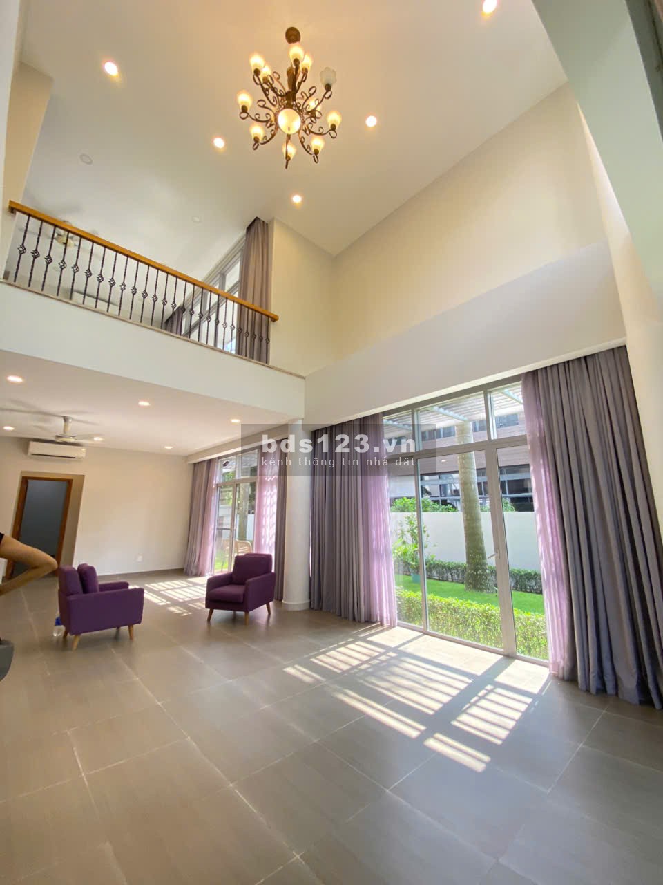 Cho thuê gấp biệt thự cao cấp RIVIERA COVE, 490m2 1 trệt 2 lầu 5PN Full nội thất, giá chỉ 50tr/Th