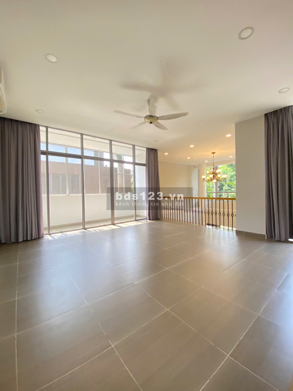 Cho thuê gấp biệt thự cao cấp RIVIERA COVE, 490m2 1 trệt 2 lầu 5PN Full nội thất, giá chỉ 50tr/Th