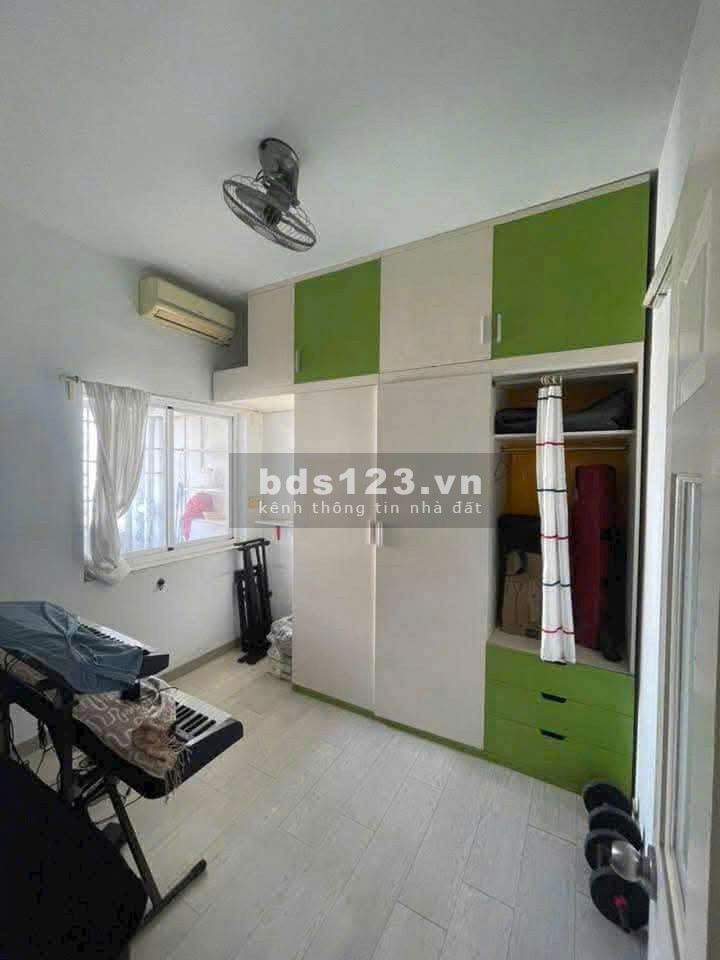 Chung cư 10A Trần Nhật Duật, Tân Định, Quận 1: 2p ngủ, nội thất giá 12.5tr/th