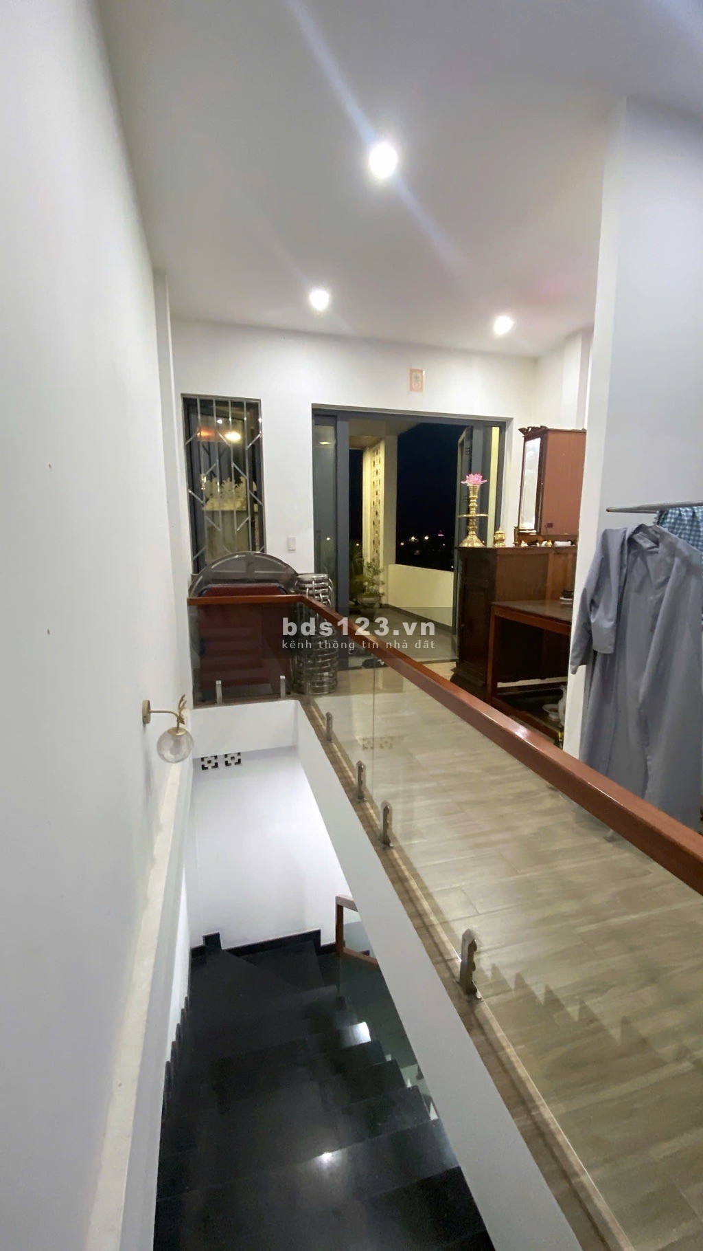 BÁN GẤP NHÀ 3 TẦNG KQH HƯƠNG SƠ VỊ TRÍ ĐẸP