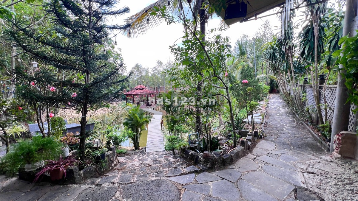 Chính chủ bán nhà vườn nghỉ dưỡng siêu đẹp Định Quán