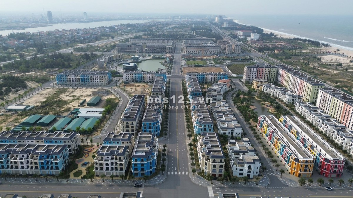 Độc nhất vô nhị! Căn biệt thự 300m², view biển, sân golf Đồng Hới – Giá 33.6 tỷ
