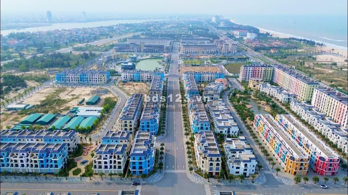 Độc nhất vô nhị! Căn biệt thự 300m², view biển, sân golf Đồng Hới – Giá 33.6 tỷ