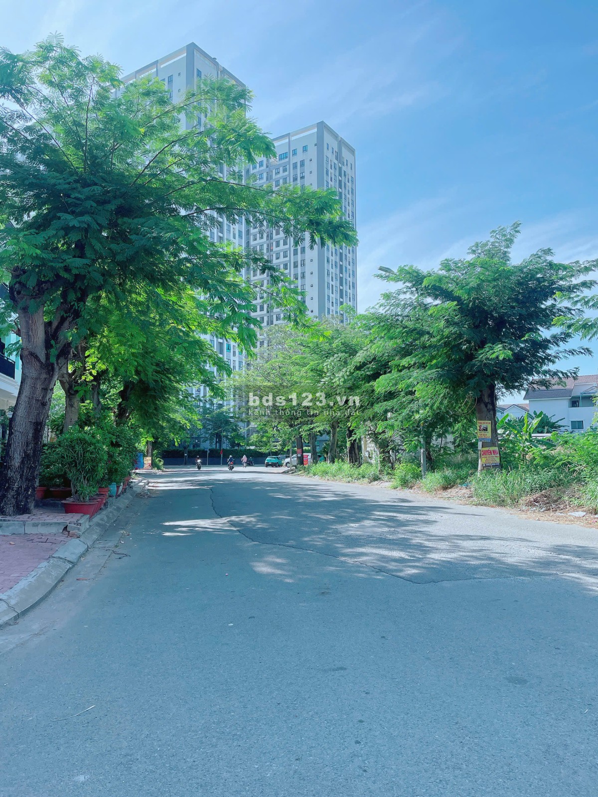 Cần bán lô đất Biệt Thự nền Q - 200m2 căn góc đường 12m KDC 13E Intresco giá 39Tr/m2