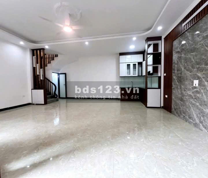 Nhà mới koong tại Thạch Bàn - Ôtô đỗ cổng - Thoáng sáng - Giá tốt