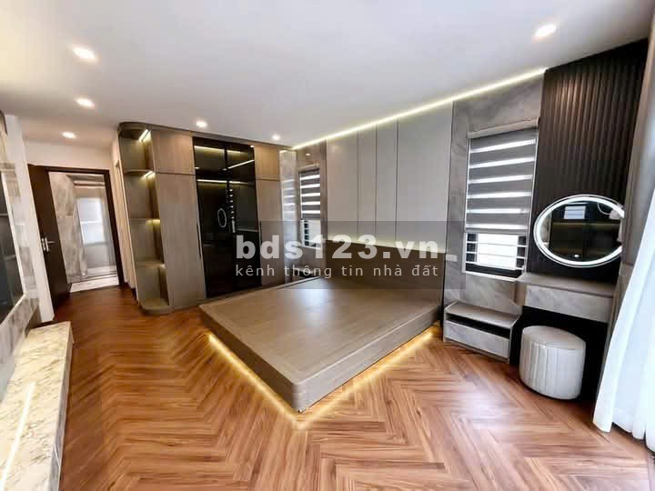 ĐẸP MÊ - LÔ GÓC - FULL NỘI THẤT - 7 TẦNG THANG MÁY - GARA ÔTÔ - TRUNG TÂM THẠCH BÀN LONG BIÊN