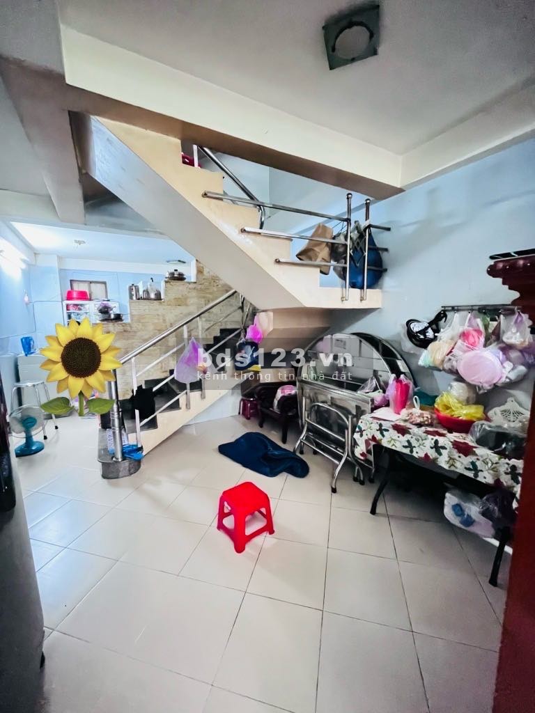Gần Tạ Quang Bửu, trung tâm Q8, hẻm ô tô ngủ trong nhà, 60m², nhỉnh 5 tỷ. Liên hệ: 0773 993 784
